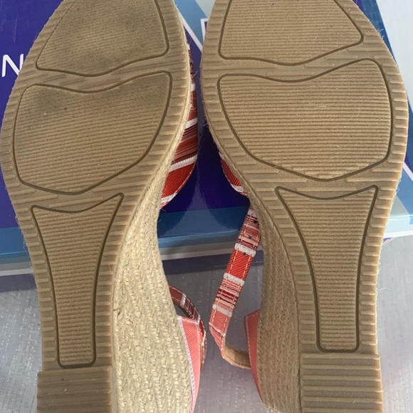 NEW wedge sandals - Picture 3 of 5